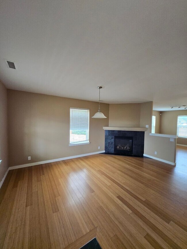 Foto del edificio - Beautiful 4 Bedroom 2.5 Bath in Rainier