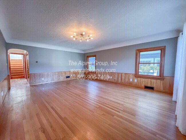 Building Photo - Charming Hosford-Abernathy Home!