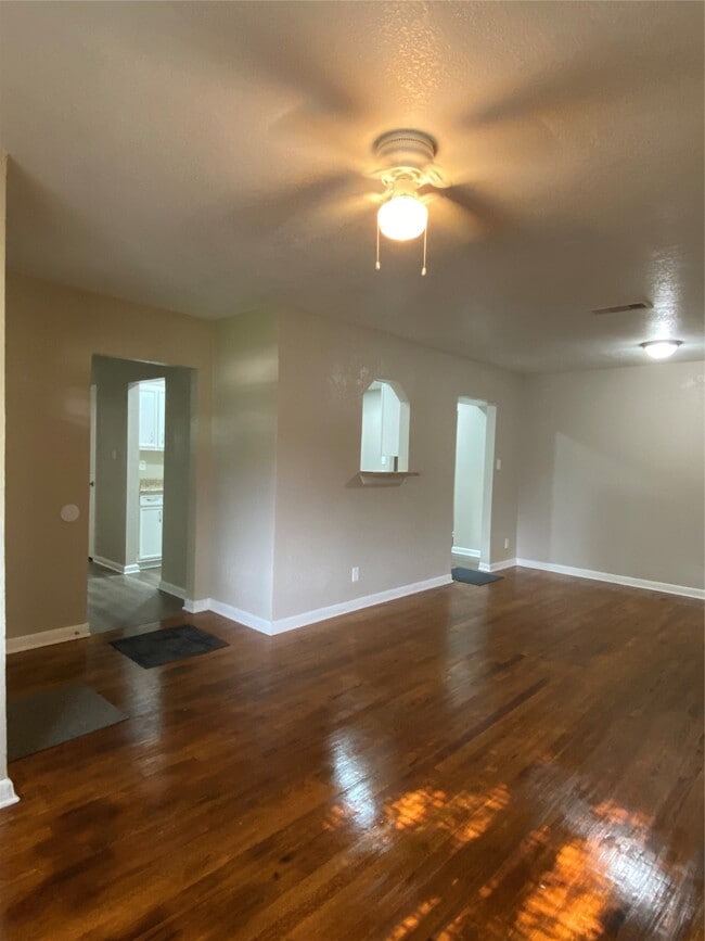 Building Photo - 1305 Zuber Dr