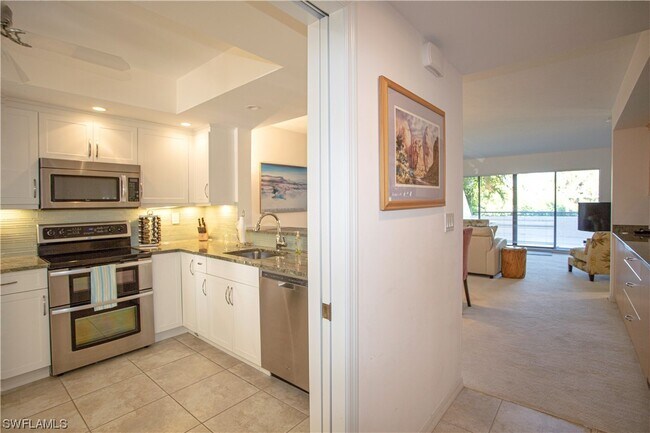 Foto del edificio - 6320 Pelican Bay Blvd