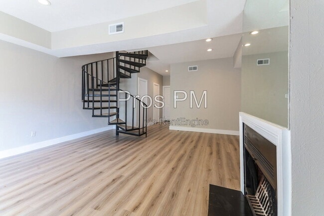 Building Photo - 14140 Haymeadow Dr