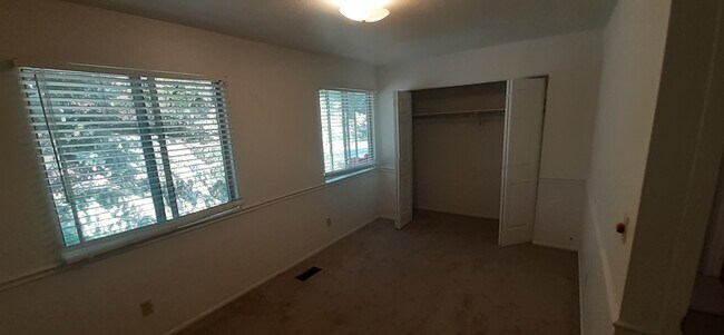 Building Photo - 700 North Homestead Dr