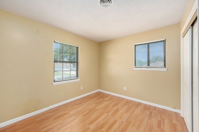 Building Photo - Beautiful 2BR/1BA Duplex in Independence!