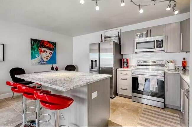 Foto del edificio - 3725 S Olive Ave