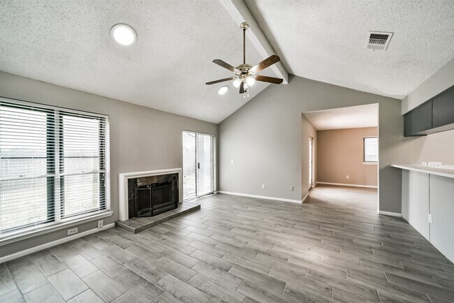 Foto del edificio - 1613 Brook Meadow Dr