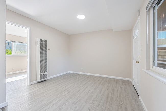 Building Photo - Newly Remodeled 1 Bed/1 Bath