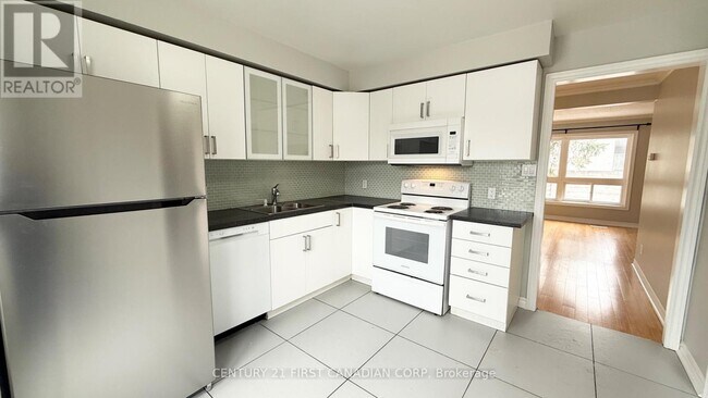 Building Photo - 89 Highview Ave E