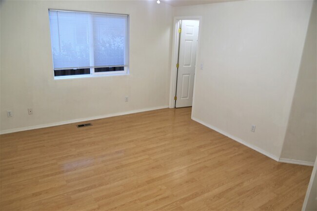 Foto del edificio - 137 SW Wake Robin Ave