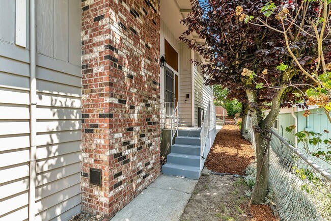 Foto del edificio - Fully Renovated 3BD Upper Duplex with Garage & Garden in West Seattle