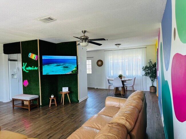 Foto del edificio - 4936 S Lakewood Dr