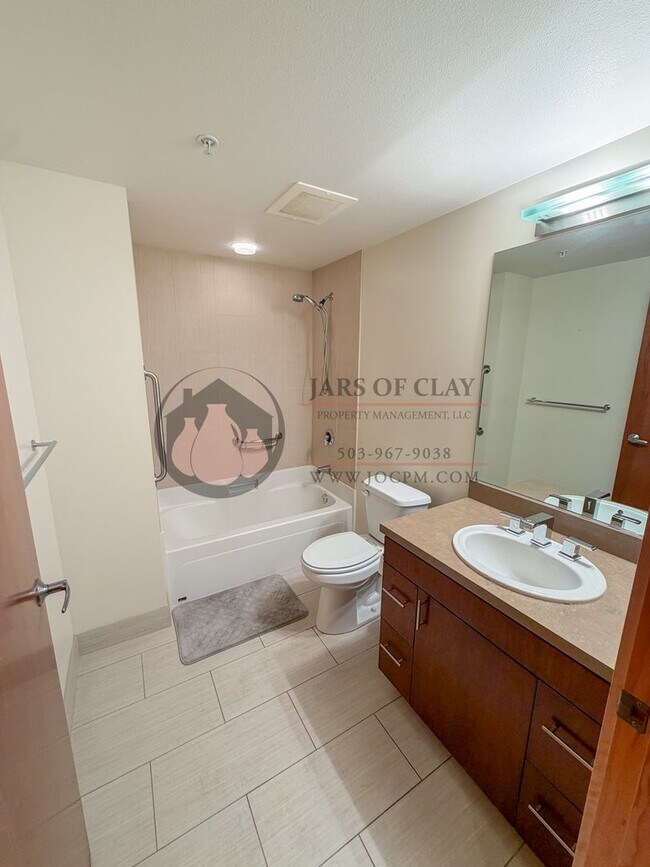 Foto del edificio - Downtown Salem Condo | Air Conditioning | Off-Street Parking