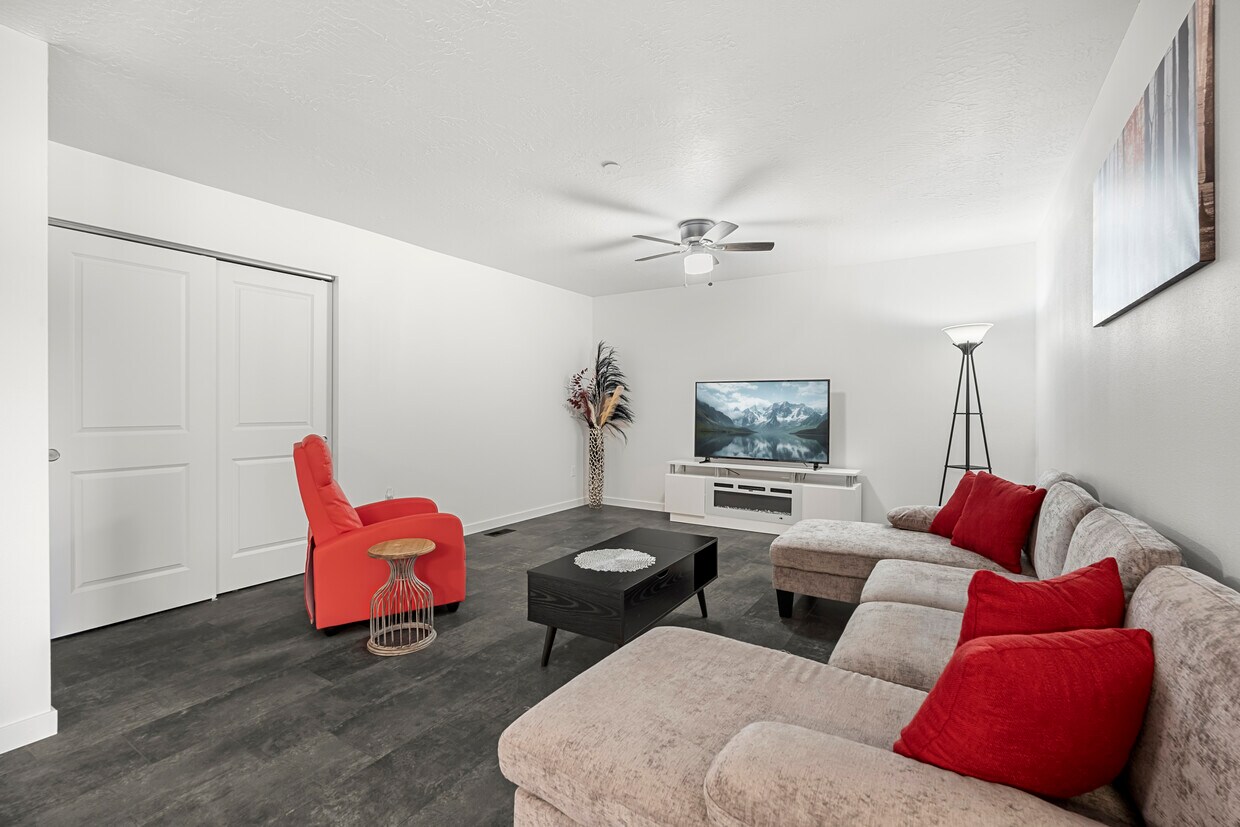Foto principal - 140 Railroad Ave