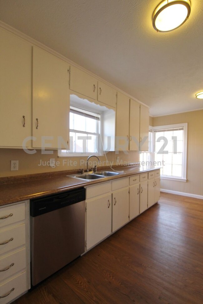 Foto del edificio - Well Maintained 3/2/2 Near TCU For Rent!