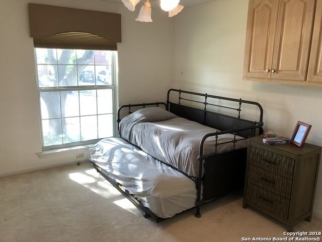Building Photo - 6235 Royal Ridge Dr