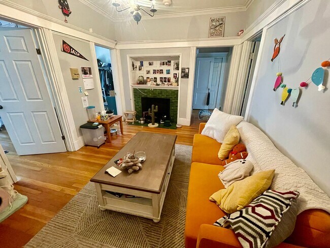 Building Photo - No Brokers Fee, Heat, Hot Water Included, In-Unit Washer and Dryer, Parking Included, Patio