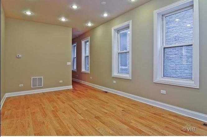 Living room - 1818 W Superior St