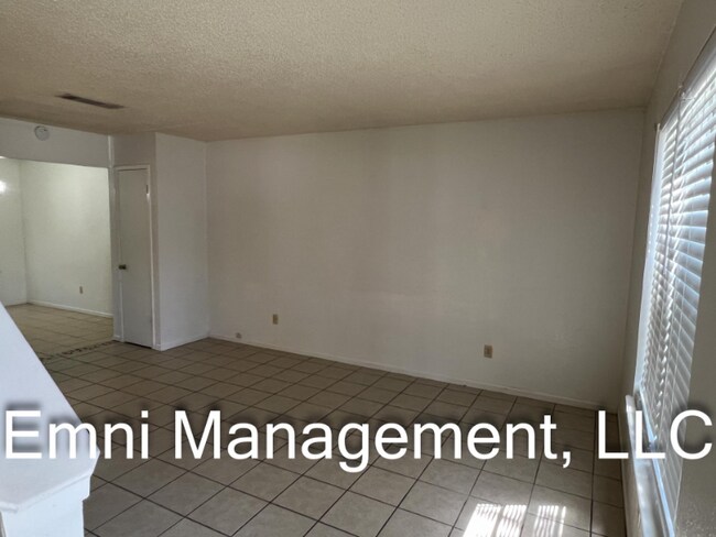 Foto del edificio - 204 Oak Trail Dr