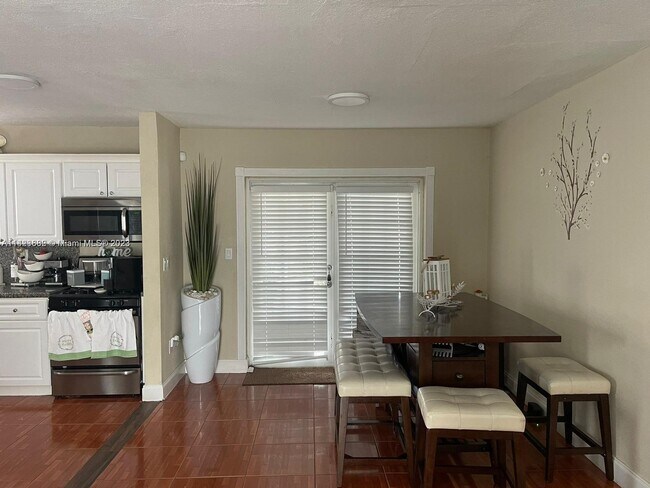 Foto del edificio - 4361 NW 207th Dr