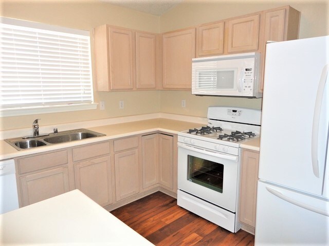 Building Photo - 836 Toadlena Meadows Drive NE