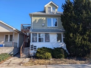 Building Photo - 826 Ellrose Ave