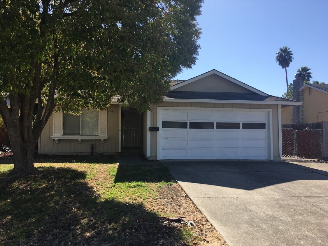 Primary Photo - Single Level 3 bedroom 2 bath House ~