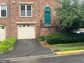 Building Photo - 6830 Wild Rose Ct