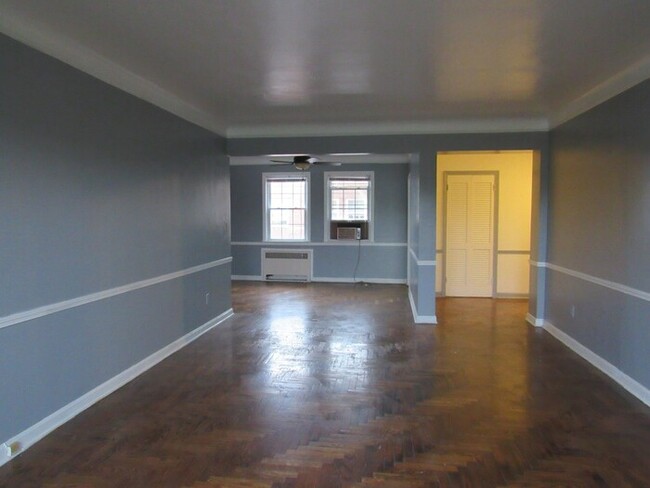 Foto del edificio - Spacious 1BD Condo in Heart of Shaker Hts!