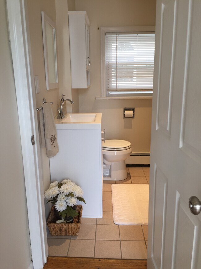 Full Bath - 24 Reid Ave