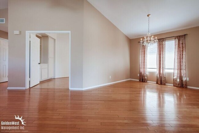 Foto del edificio - Lovely 3Bdm 2Ba Patio Home Located in the ...