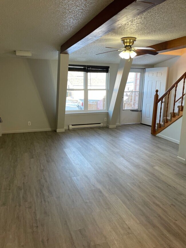 Foto del edificio - 2 bedroom, 1.5 bath 1,484 sqft