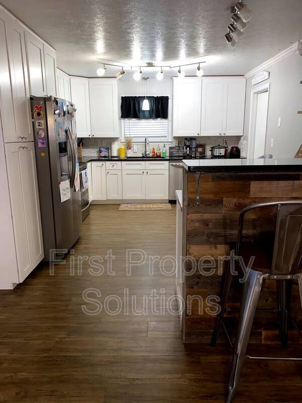 Building Photo - 266 Forest Rd