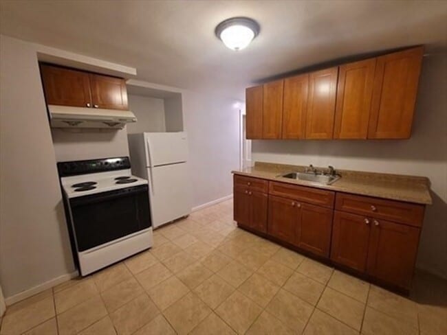 Building Photo - 167 Safford St