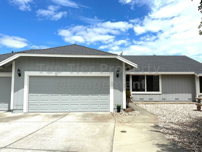 Spacious 4 Bed/2 Bath /1,970 square foot h... - Spacious 4 Bed/2 Bath /1,970 square foot h... House