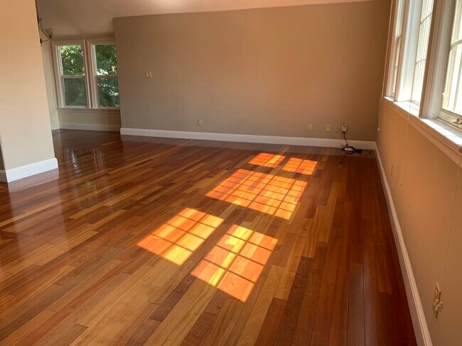 Foto del edificio - 2117 Ashby Avenue, Unit 2119 Ashby Avenue