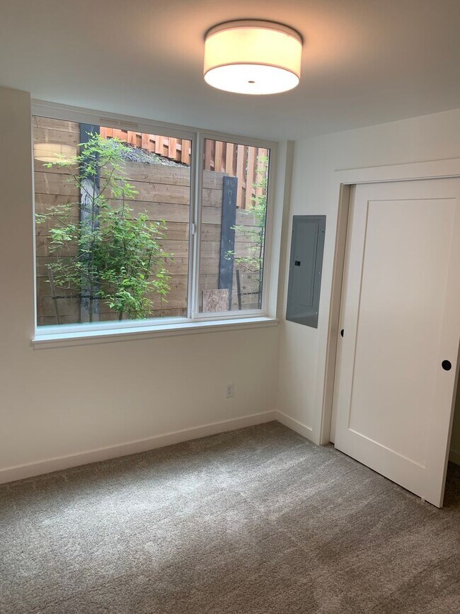 Foto del edificio - Luxury 2 beds/2 baths townhome in Wedgwood!