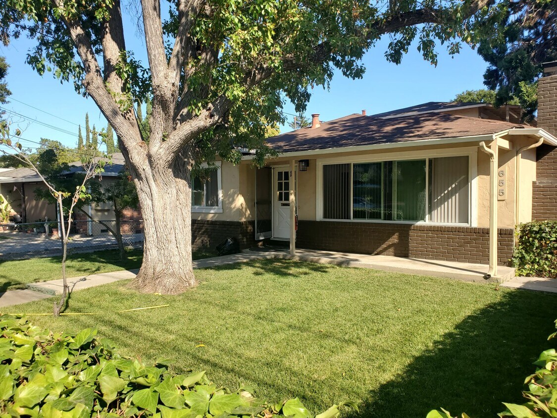 Primary Photo - 631 Mariposa Ave