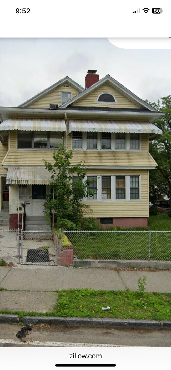 Building Photo - 572 Dickinson St