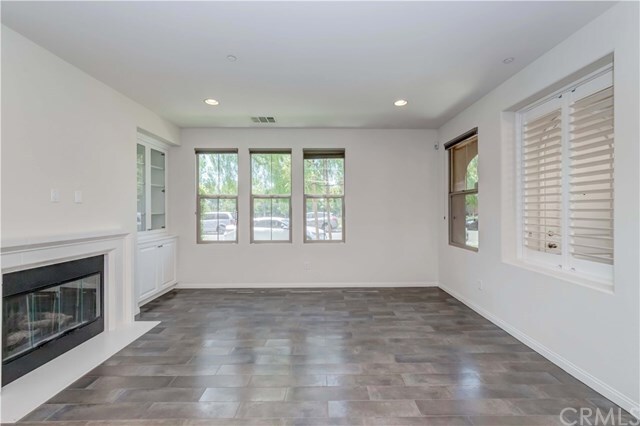 Foto del edificio - 76 Scarlet Bloom