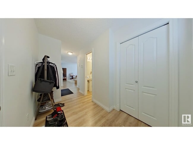 Building Photo - 12050 17 Ave SW