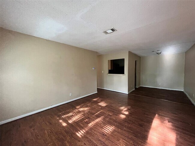 Building Photo - 10235 Algiers Rd