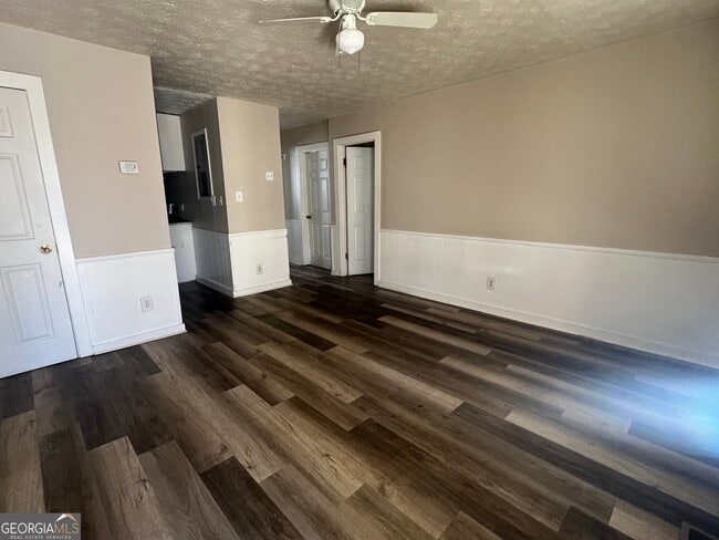 Building Photo - 2 7th St