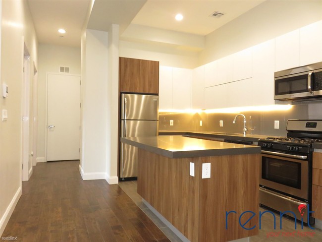 Foto del edificio - 779 Wyckoff Ave