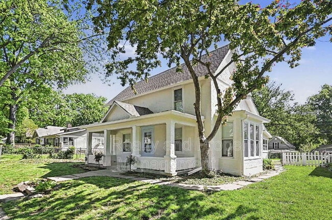 Building Photo - 6015 Cherry St