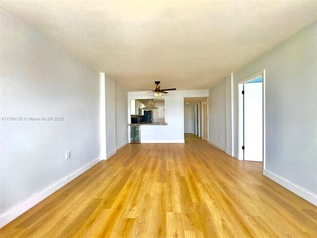 Foto del edificio - 2233 Calais Dr