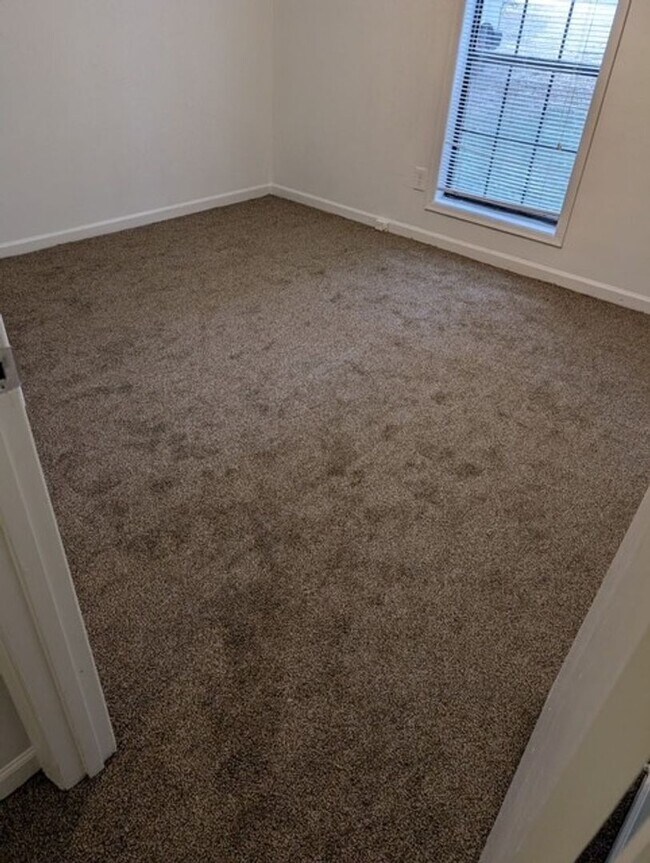Building Photo - THE PERFECT 3 BEDROOM 2 BATHROOMS RANCH HO...