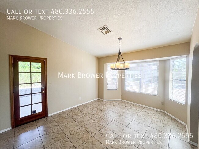 Building Photo - 807 E Aire Libre Ave