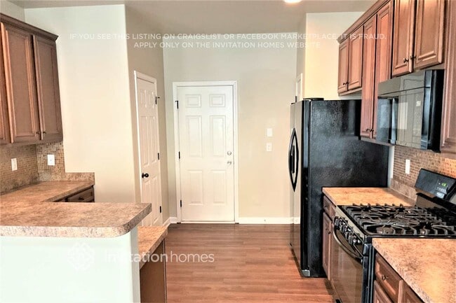 Building Photo - 3887 Lake Manor Way