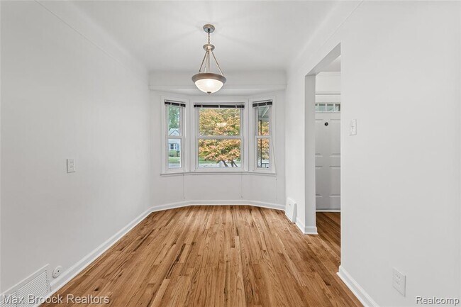 Foto del edificio - 816 E 3rd St