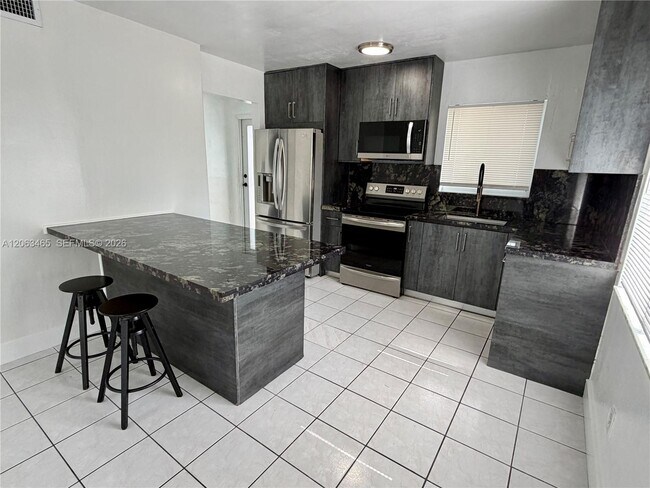 Building Photo - 3247 SW 92nd Ave
