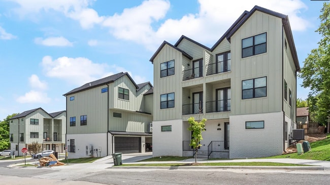 Building Photo - 619 Whitham Ave